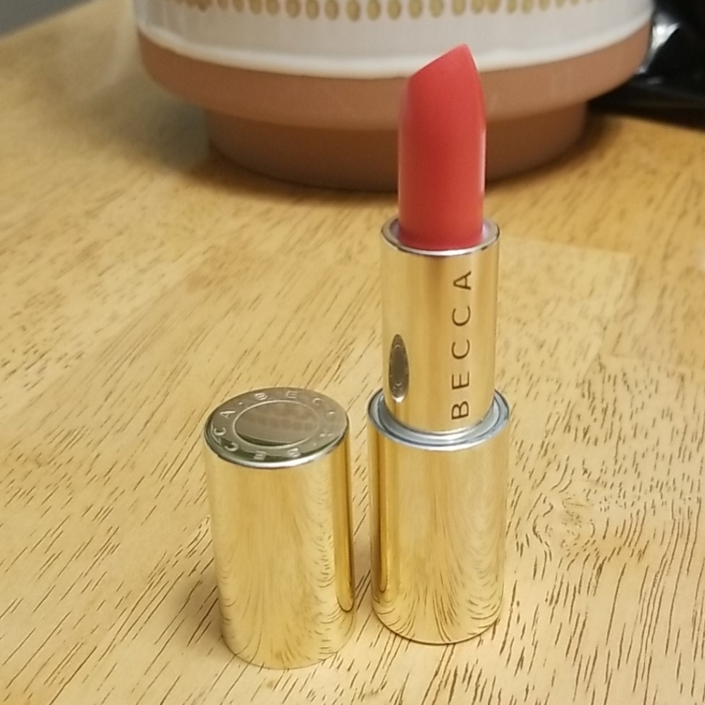 Becca lipstick Poppy  new!
